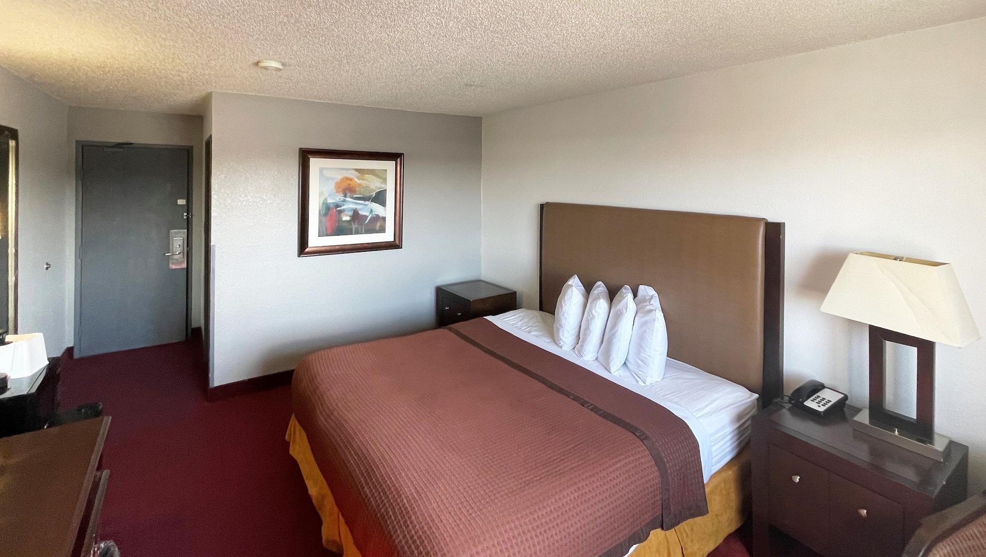 Magnuson Hotel Fort Wayne North - Coliseum Экстерьер фото