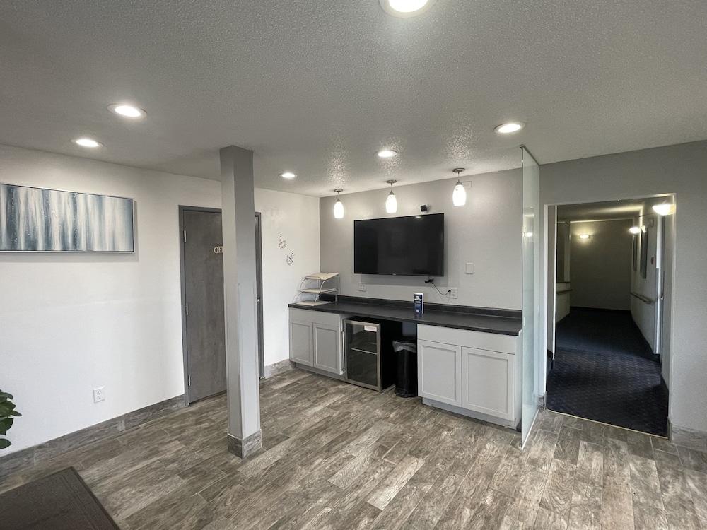 Magnuson Hotel Fort Wayne North - Coliseum Экстерьер фото