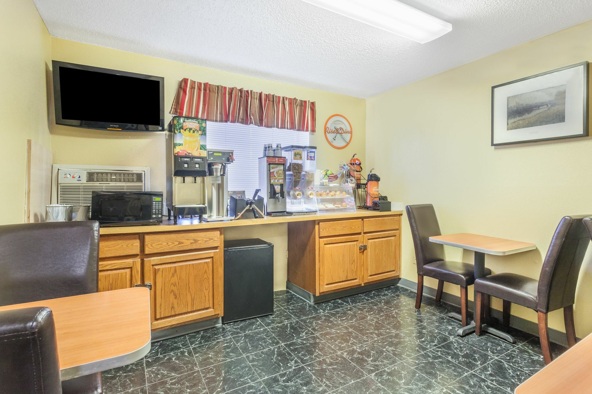 Magnuson Hotel Fort Wayne North - Coliseum Экстерьер фото